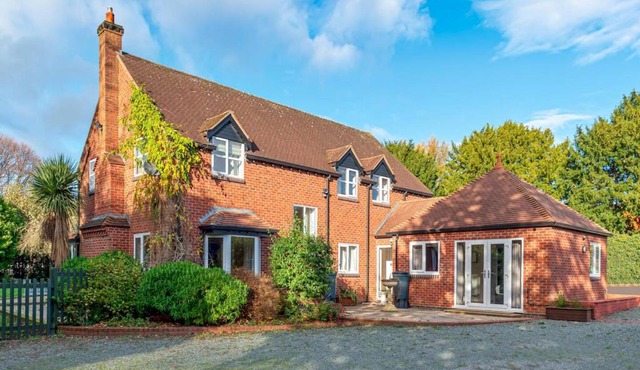 Sutherland House Modern & Elegant Home - Pass the Keys