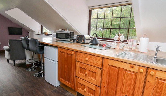 TANCOED, character holiday cottage in Bow Street, Wales