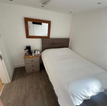 The Dublin Packet Double Room Number 8