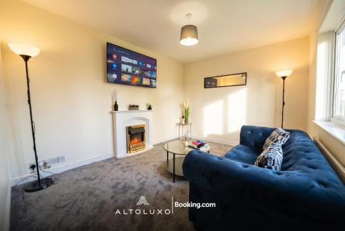 The Jungle Comfy & Spacious 3BR by AltoLuxo Short Lets & Serviced Accommodation With Free WiFi & Parking