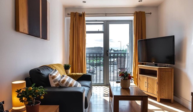 The Old Library - Modern Apartment near the Train Station and Racecourse
