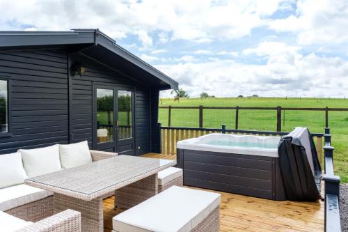The Paddock Lodge