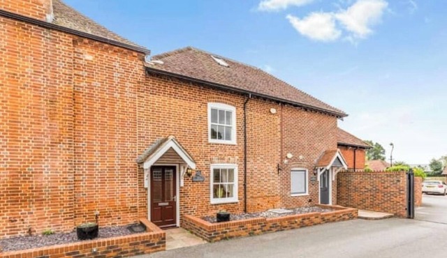 Three bed house near Goodwood/Chichester