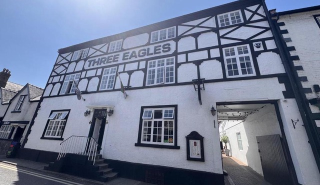 Three Eagles Hotel&Restaurant and Garden Bar