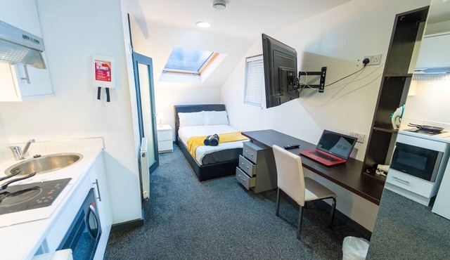 Top floor studio close to QE