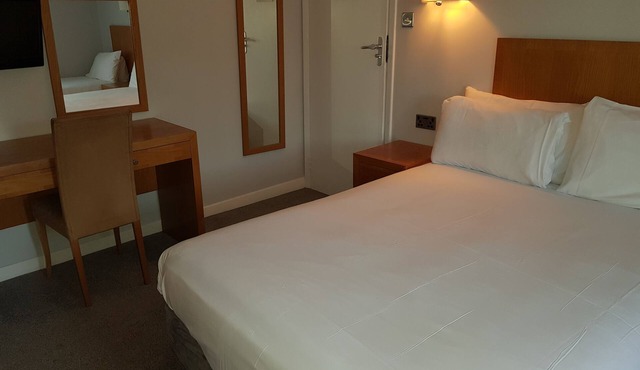 Tri-star Hotel