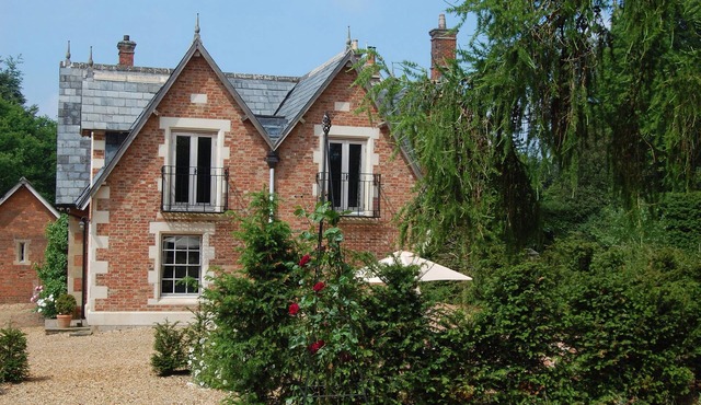 Victorian Coach House with Superking Master Bedroom suite. Gardens/Tennis Court