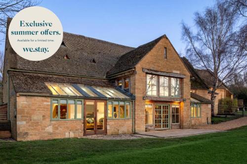 Willowberry Barn - Exclusive Home with Hot Tub