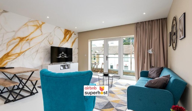 Working in Medway Stay with top rated hosts - Apartment 4