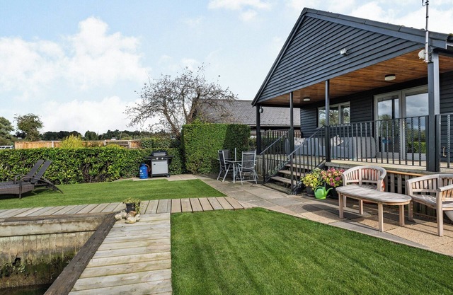 2 bedroom accommodation in Brundall, near Norwich