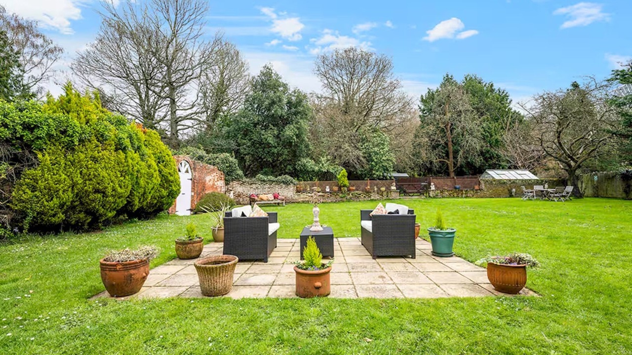 Photo of Outdoor in Esher