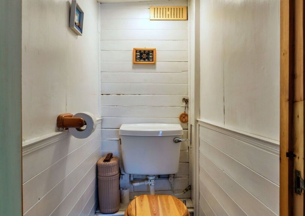 Photo of Bathroom in Cawsand