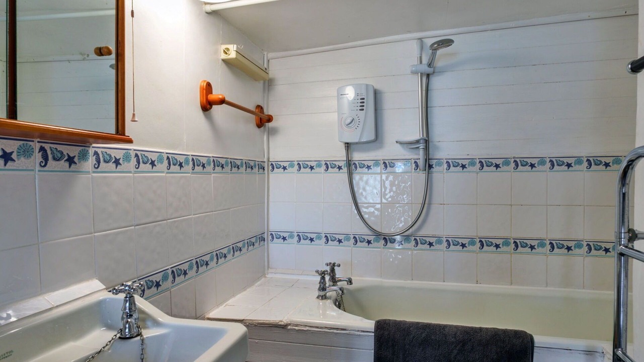 Photo of Bathroom in Cawsand