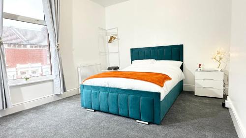 Queen Room with Shared Bathroom